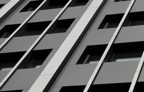Referenz RONGE Metallbau: Sanierung der Fassade eines Wohnhochhauses in Berlin