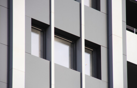 Referenz RONGE Metallbau: Sanierung der Fassade eines Wohnhochhauses in Berlin