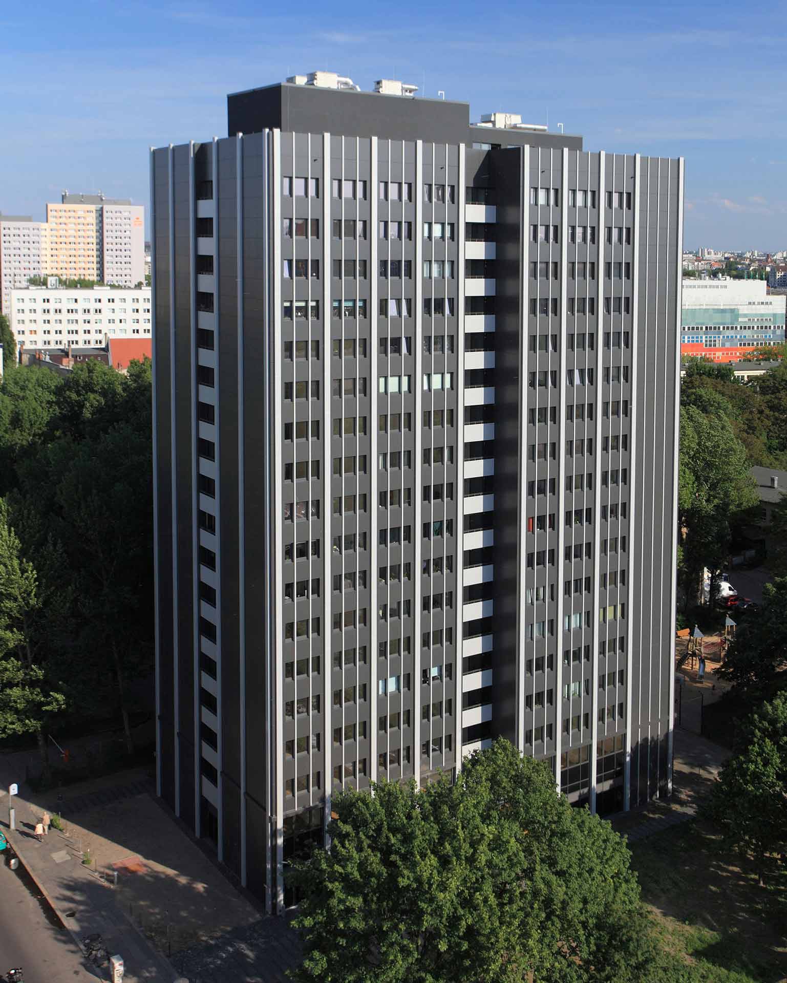 Wohnhochhaus, Berlin - nach der Fassadensanierung